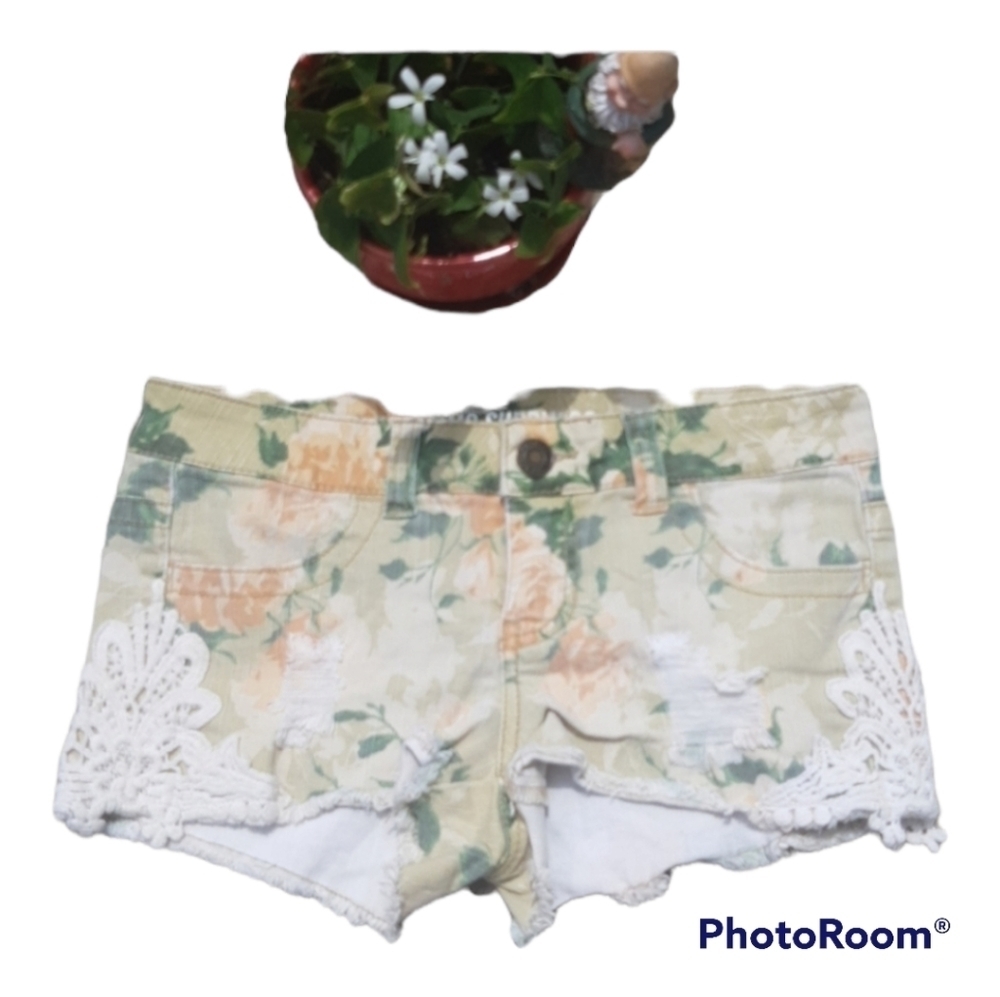 FLOWERED Denim shorts